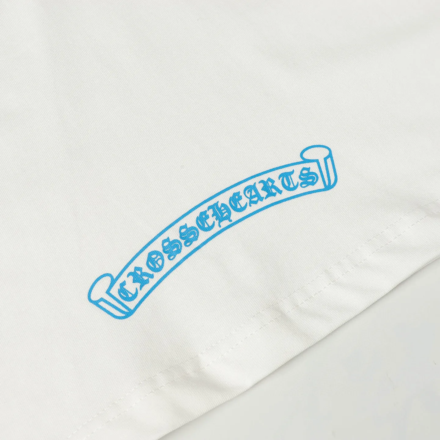 🅿️170 Chrome hearte/Chrome heart ch 25ss early spring Sanskrit horseshoe print short-sleeved T-shirt. A must-have item for daily commuting for men and women in light luxury. The correct version is welcome to compare. Detailed features: ·280g 100% cotton double yarn jersey fabric. ·Custom-dyed in the same cylinder, special thickened 32 pieces double-strand 1x1 thread. ·Double-needle cross-stitch technology. ·Original main mark washed tag. Color: black white. Size: XS-L